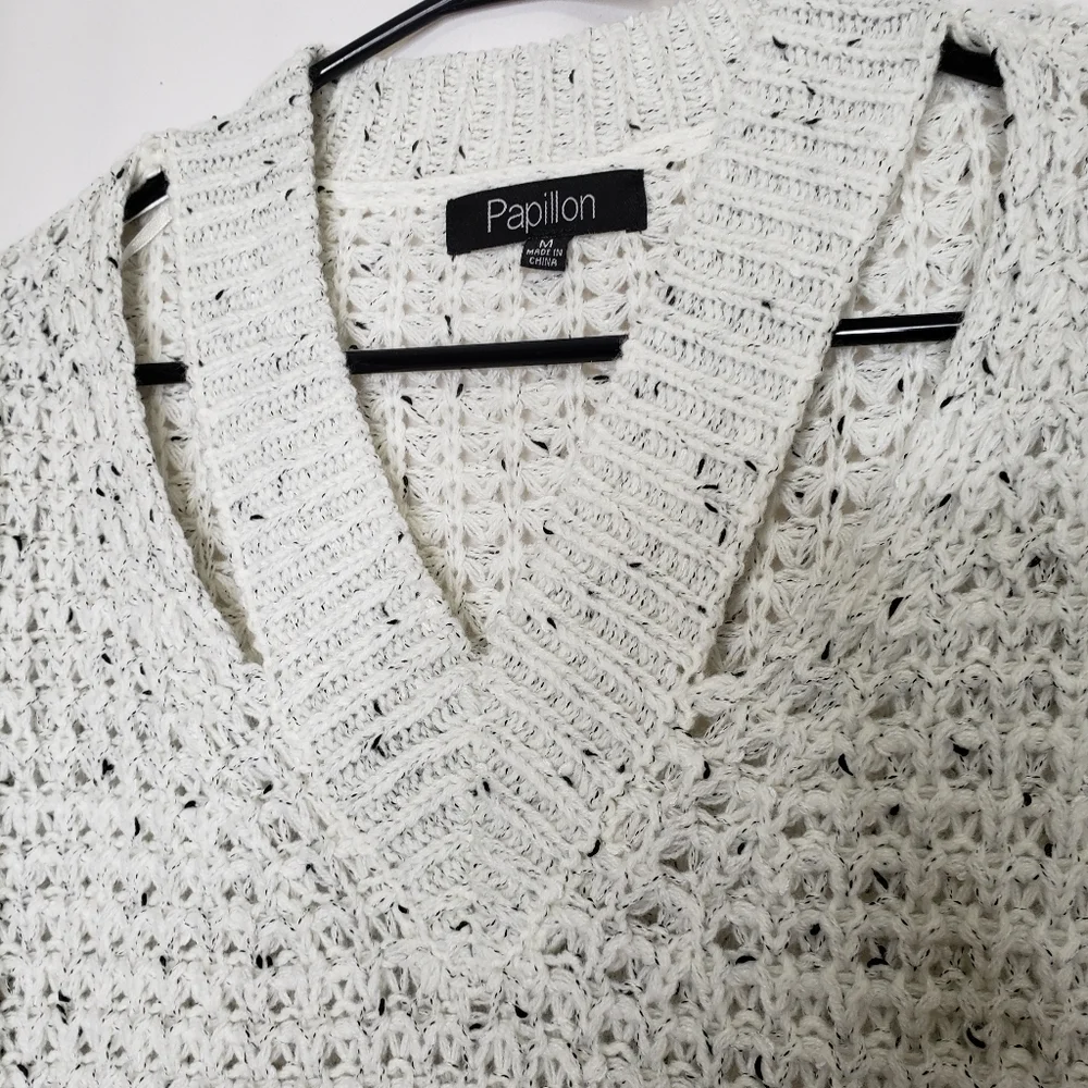 Papillon neck shoulder cut out sweater Medium - Picture 2 of 4